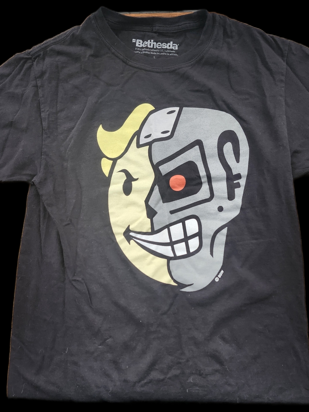 Bethesda Men’s Black Short Sleeve Graphic Tee - Vault Boy Robot